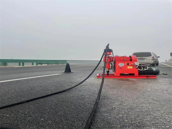 榕江马路路基路面开裂下沉注浆加固灌浆